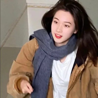 看她轻轻的飞起